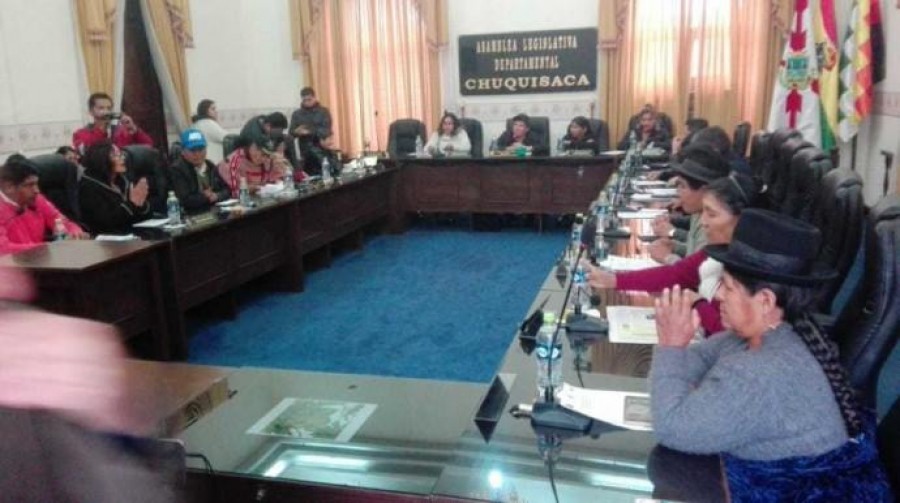 Asamblea Legislativa Departamental suspende la elecci&oacute;n de su directiva