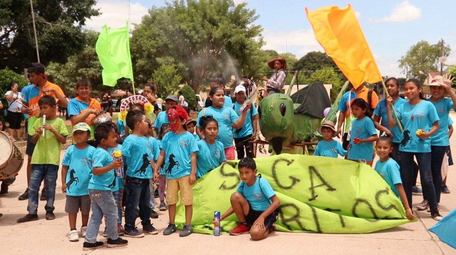 Arete Guasu en Macharet&iacute;, las flores amarillas y las carrozas para ahuyentar a las langostas