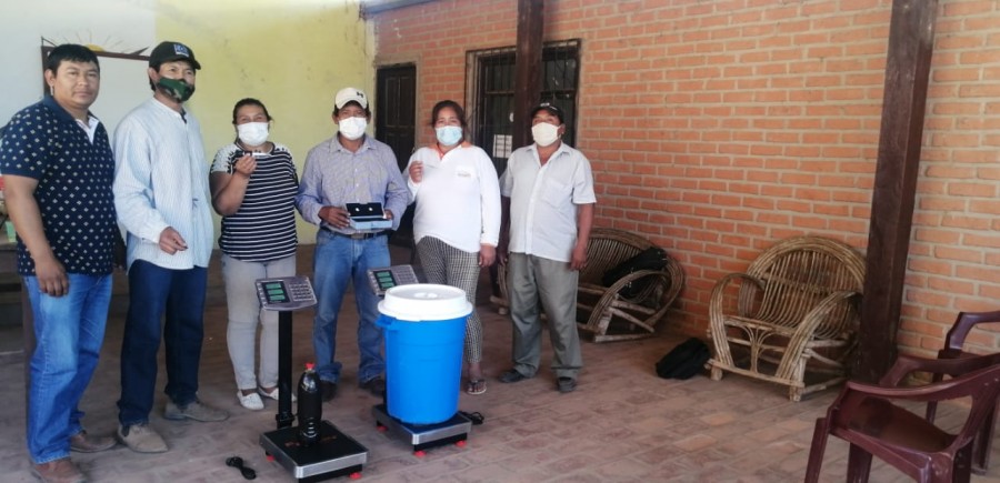 El IPDRS realiza la entrega de equipos ap&iacute;colas a AAPIMMACH y al Directorio de la Capitan&iacute;a Zona Macharet&iacute;